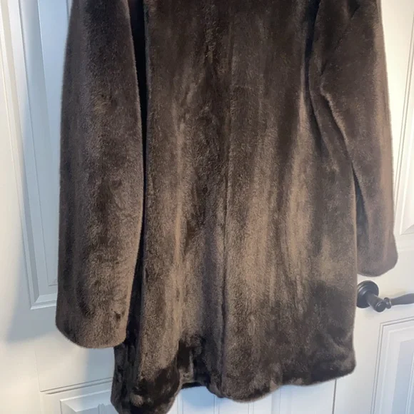 BCBG Maxazria Faux Fur Coat! Brand New! - Picture 6 of 6